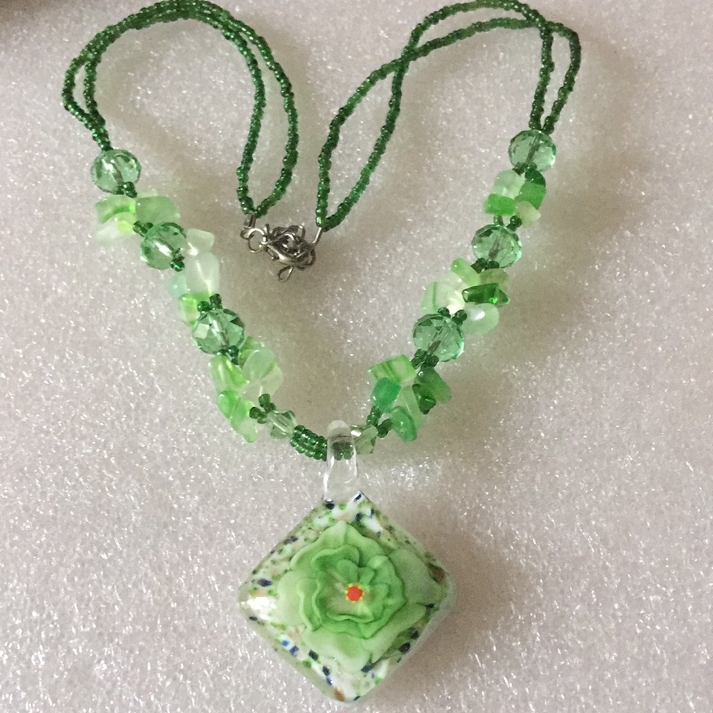 Glass beads necklace